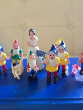 Vintage Snow White & Seven Dwarfs Wedding Cake Toppers Mini Figures Disney Set